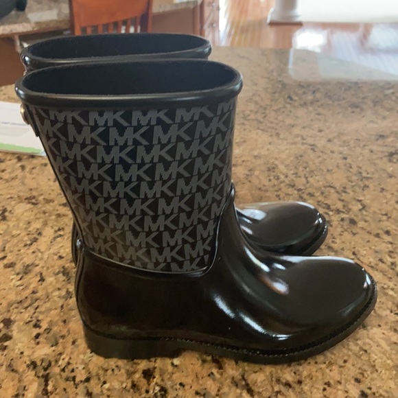 Michael Kors rain boots - Picture 6 of 10